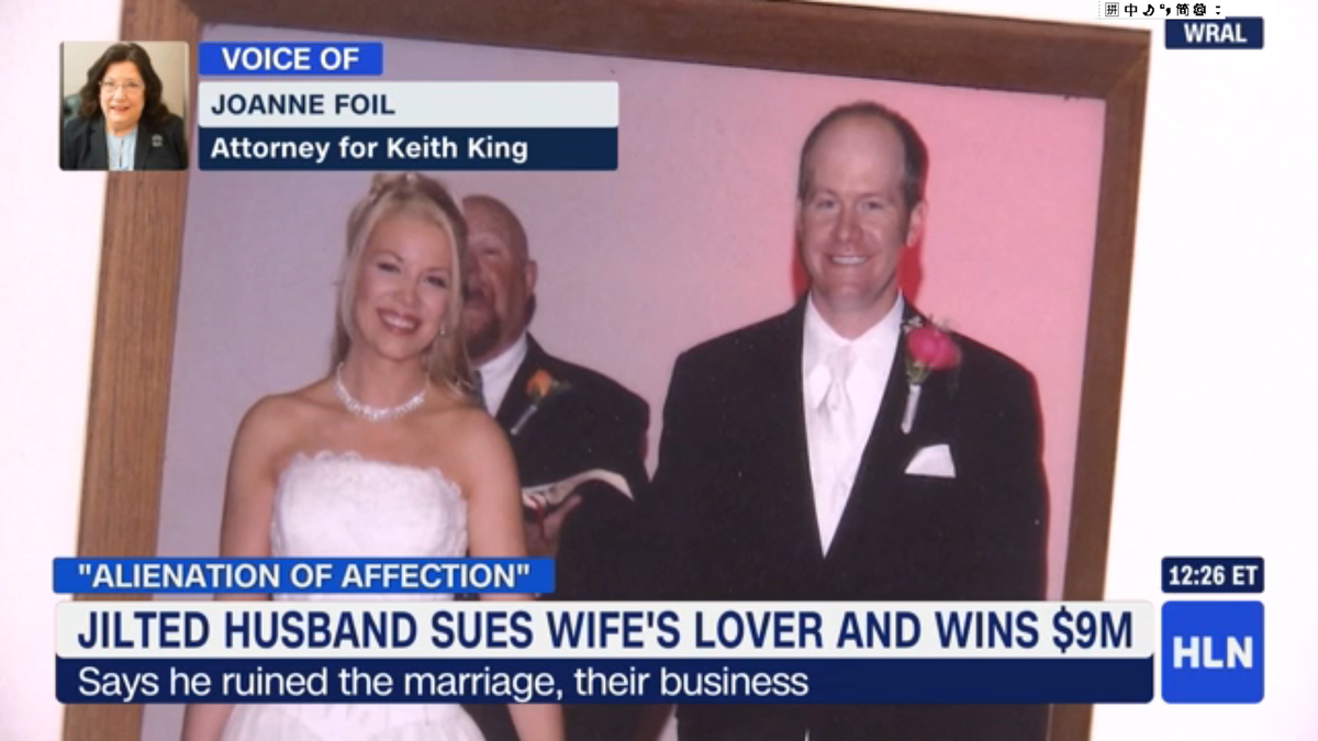 原告King和其妻子Swords的结婚照 原告King和其妻子Swords的结婚照